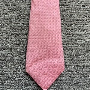 Vineyard vines tie! Pink and super cute. One size fits all